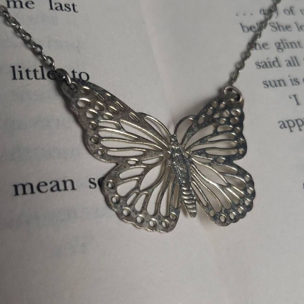 βSilverβ
ButterflyβNecklace